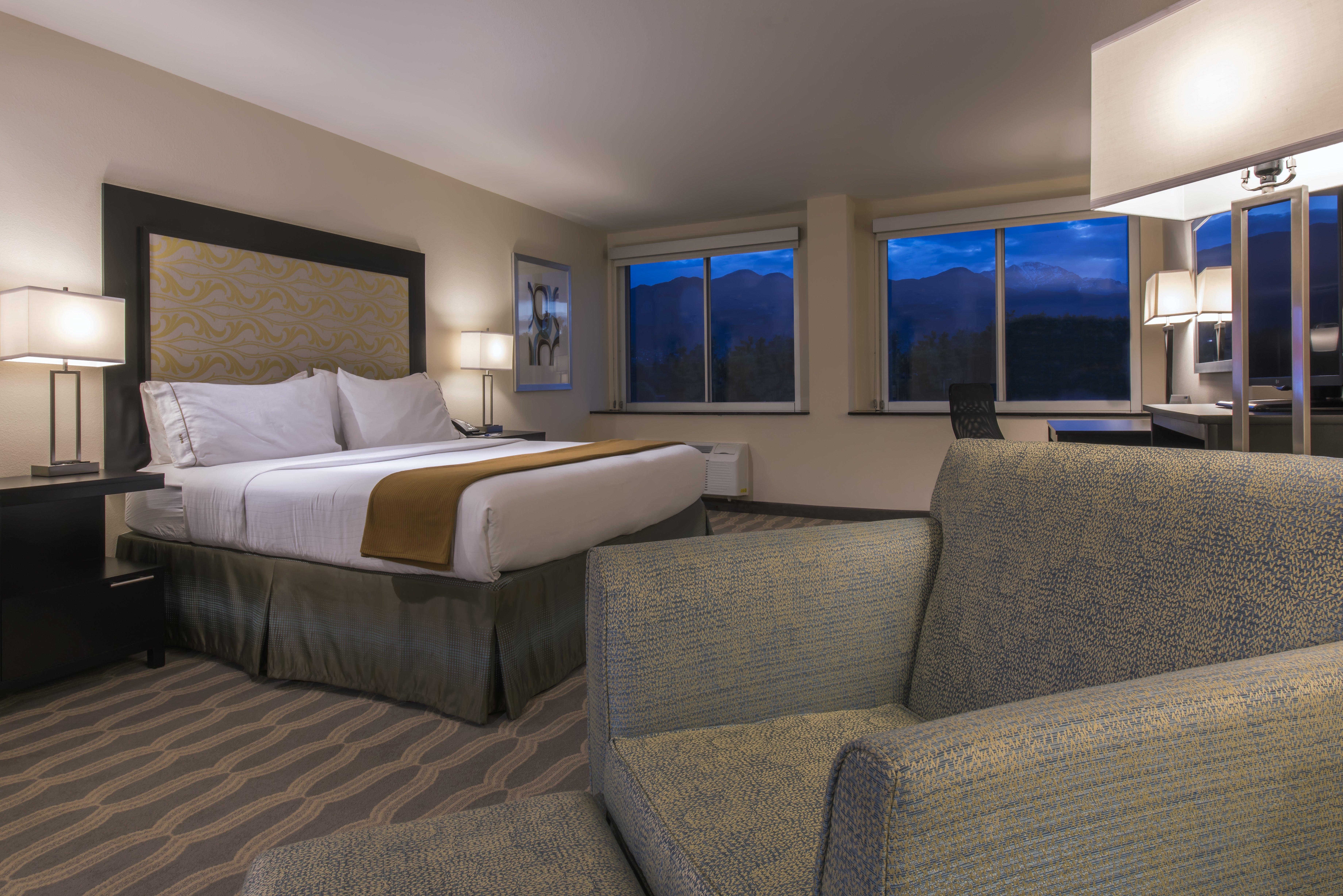 Holiday Inn Express & Suites Colorado Springs Central By Ihg Екстер'єр фото