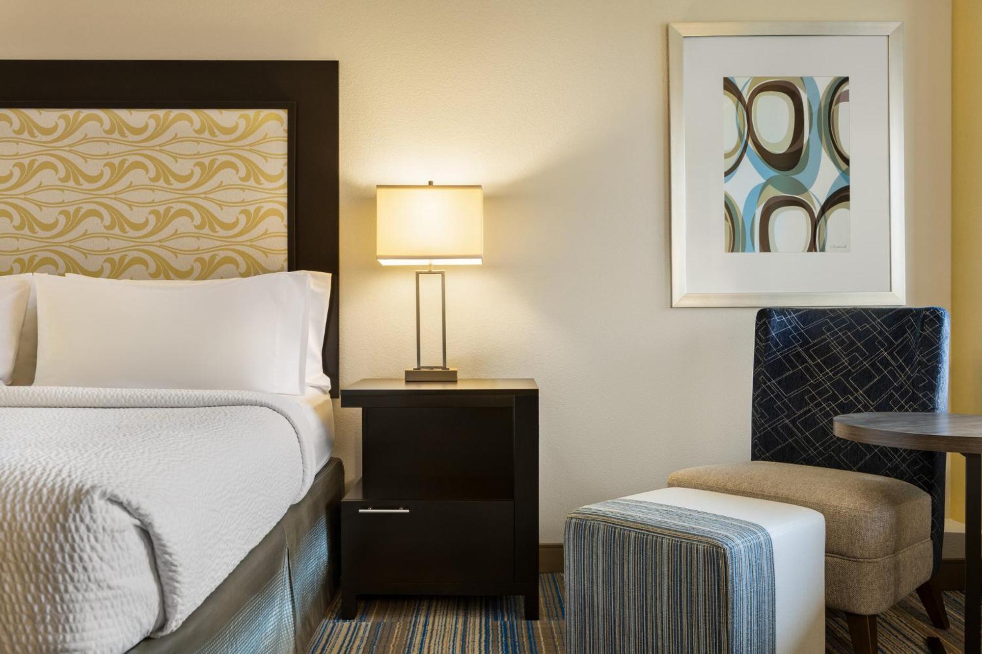Holiday Inn Express & Suites Colorado Springs Central By Ihg Екстер'єр фото