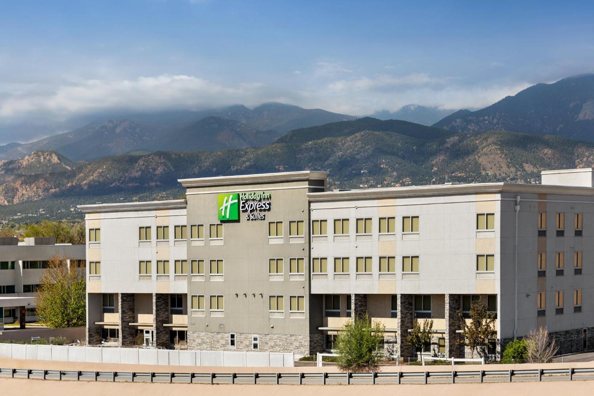 Holiday Inn Express & Suites Colorado Springs Central By Ihg Екстер'єр фото