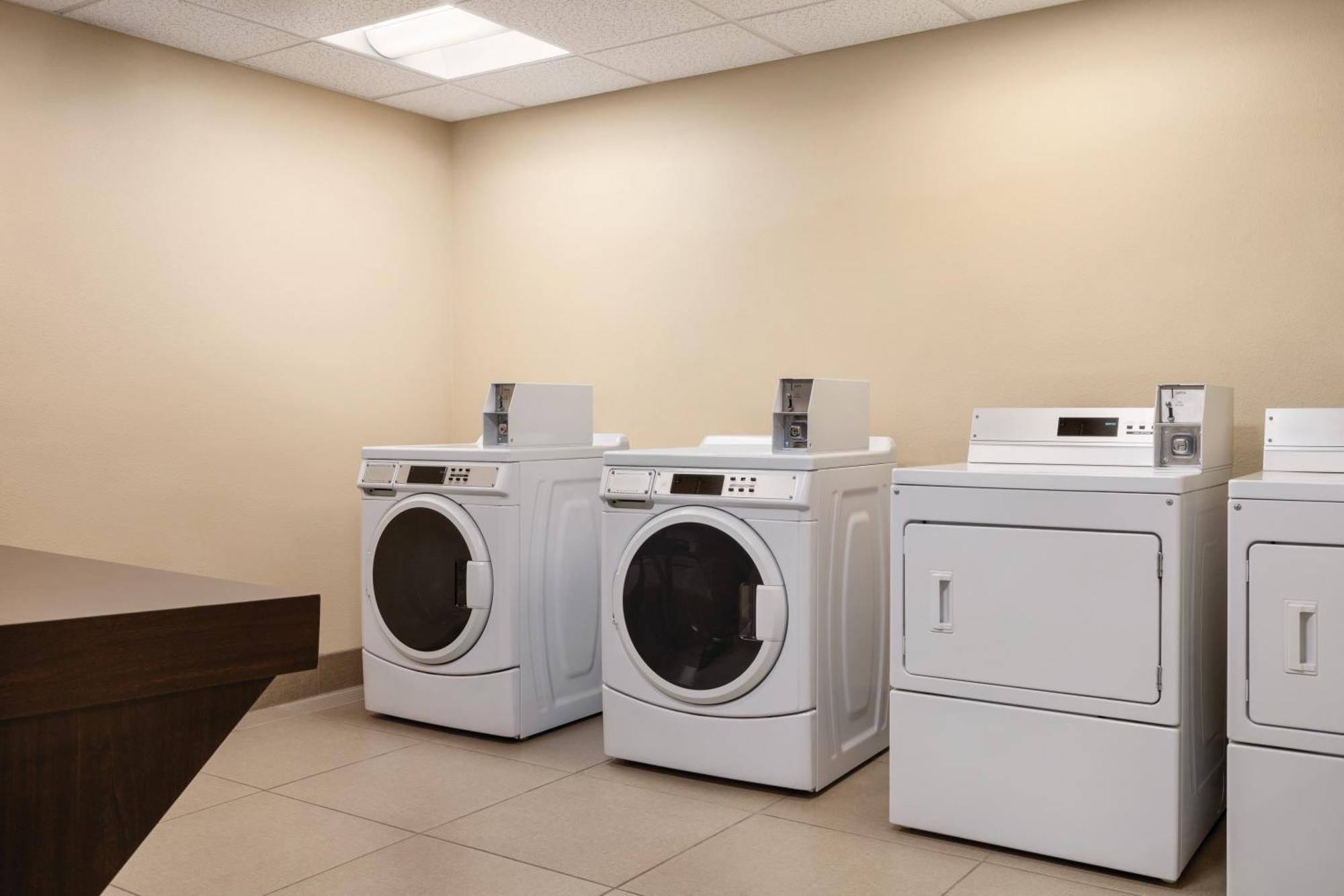 Holiday Inn Express & Suites Colorado Springs Central By Ihg Екстер'єр фото